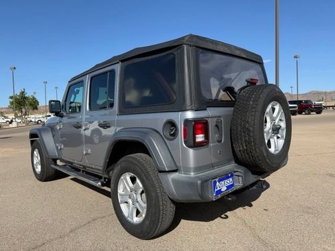 Used 2018 Jeep Wrangler Unlimited Sport AWD/4WD image 3