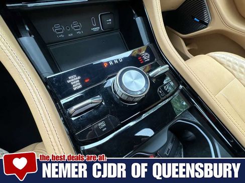Used 2022 Jeep Grand Cherokee Summit AWD/4WD image 19