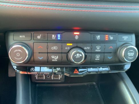 Used 2024 Dodge Durango GT AWD/4WD image 44