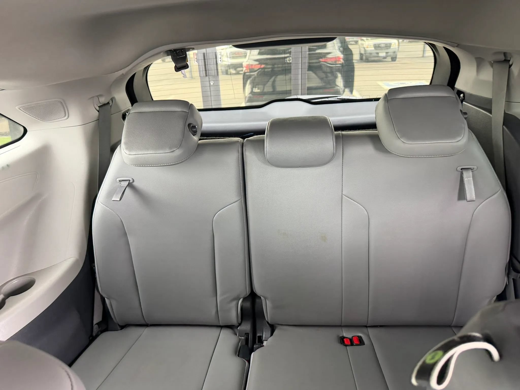 Used 2022 Toyota Sienna XLE w/ XLE Plus Package FWD image 23