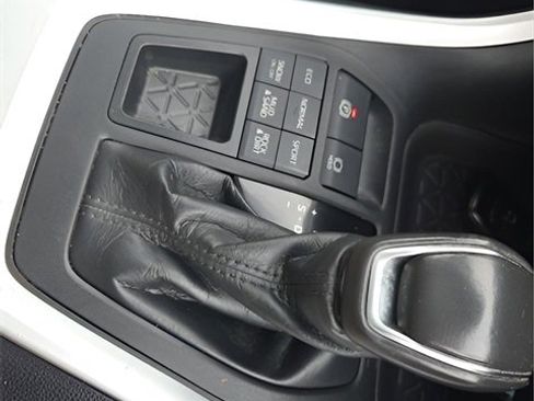 Used 2021 Toyota RAV4 XLE Premium image 11