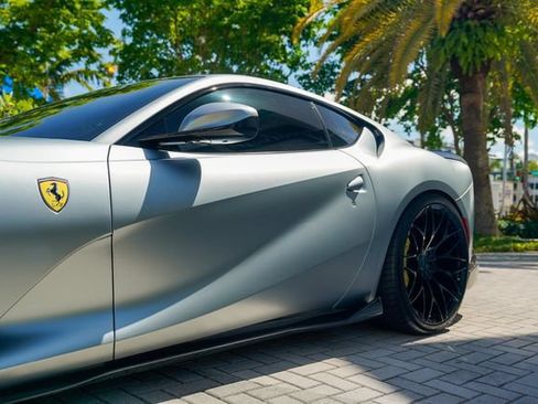 Used 2018 Ferrari 812 Superfast RWD image 14