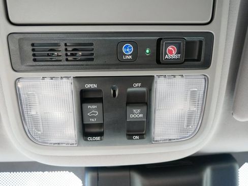 Used 2018 Honda Odyssey Touring image 25