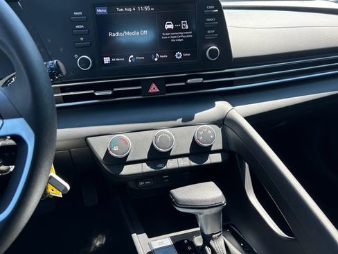 Certified 2024 Hyundai Elantra SE FWD image 19