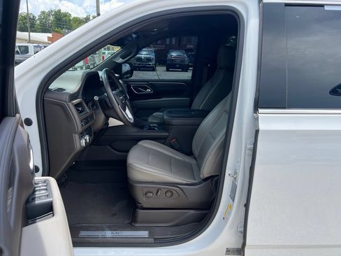 Used 2021 GMC Yukon XL SLT w/ Rear Media and Nav Package AWD/4WD image 13