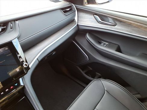 New 2026 Jeep Grand Cherokee Limited image 28