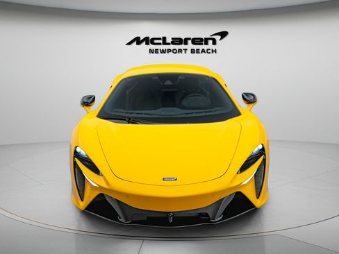 Used 2024 McLaren Artura RWD image 4
