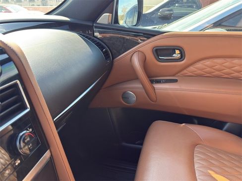 Used 2023 INFINITI QX80 Sensory w/ All-Season Package image 18