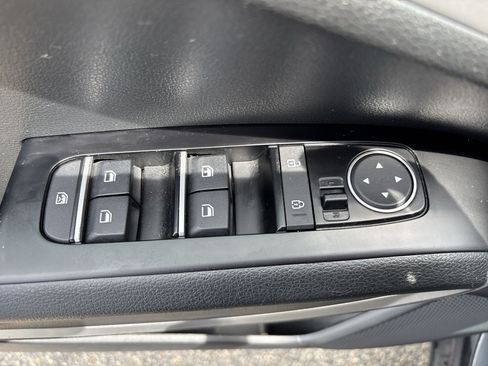 Used 2025 Kia Soul LX FWD image 15