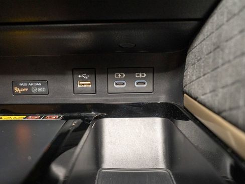 Used 2025 Toyota Camry XLE image 16