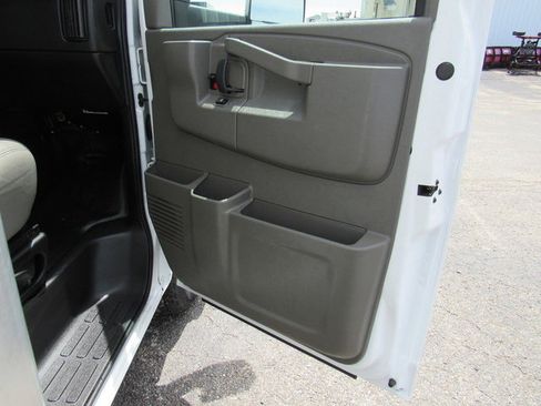 Used 2024 Chevrolet Express 3500 w/ Power Convenience Package RWD image 12