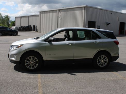 Used 2021 Chevrolet Equinox LS AWD/4WD image 6