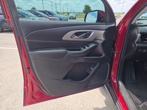 Used 2020 Chevrolet Traverse LT FWD image 12