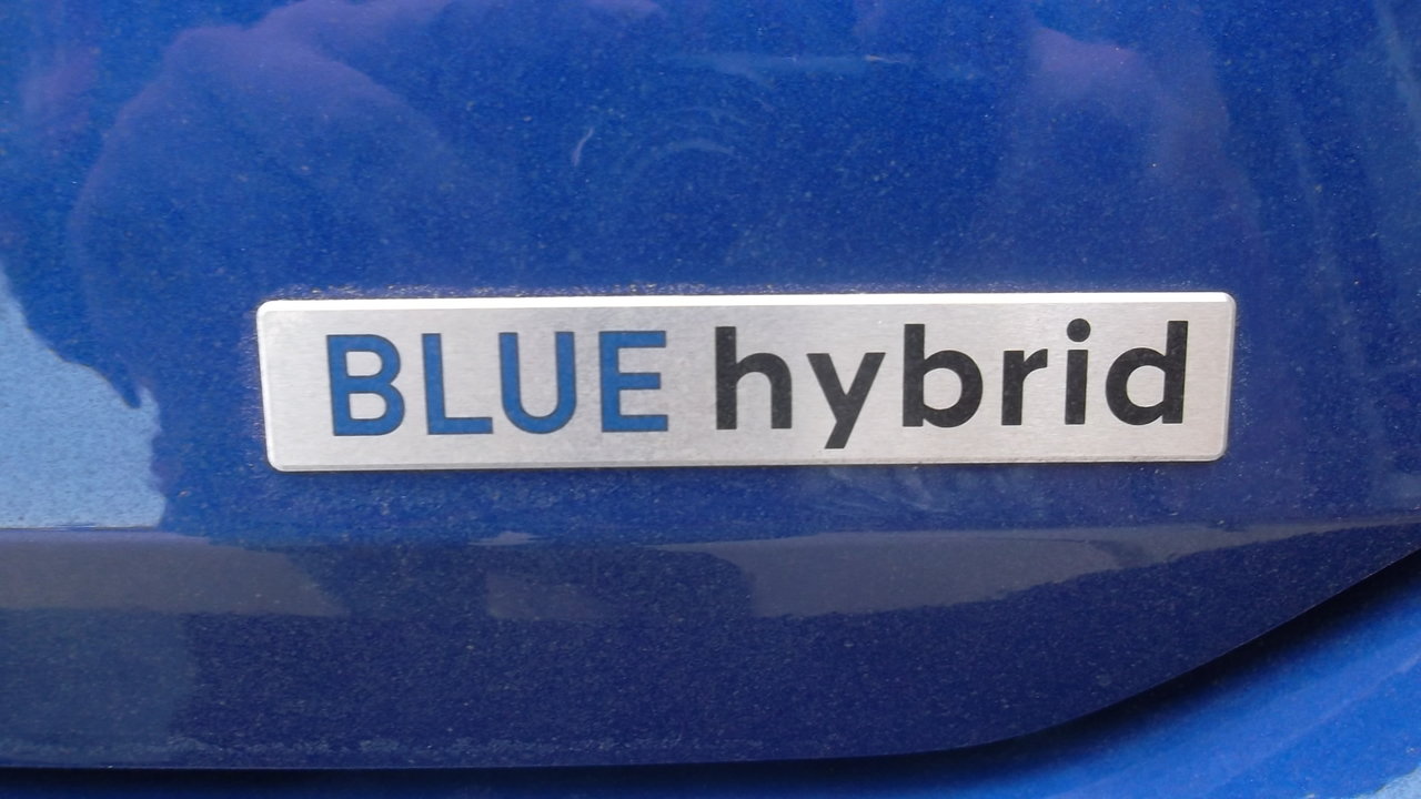 Used 2025 Hyundai Elantra Hybrid FWD image 18