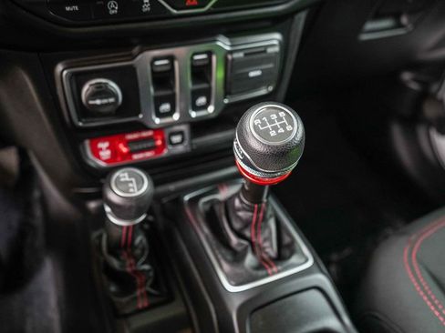Used 2020 Jeep Wrangler Rubicon AWD/4WD image 18