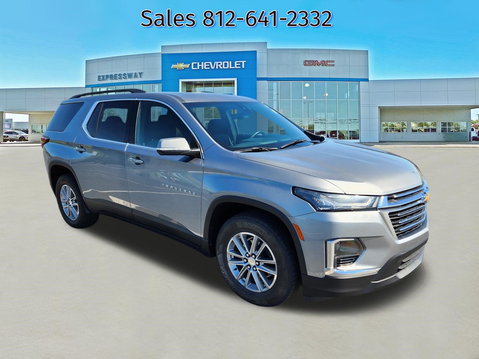 Used 2023 Chevrolet Traverse LT FWD image 1