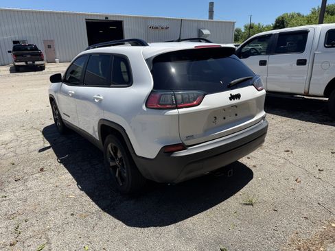 Used 2019 Jeep Cherokee Latitude Plus FWD image 7