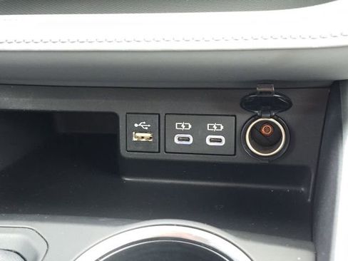 Used 2023 Toyota Highlander LE image 37