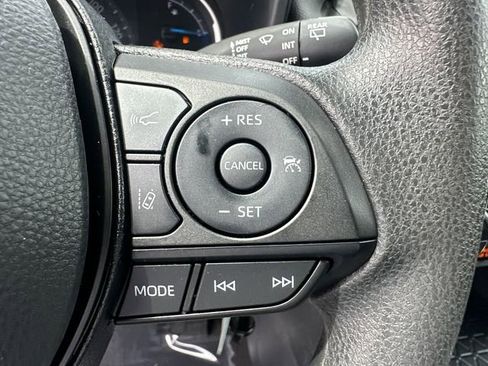 Used 2025 Toyota RAV4 LE AWD/4WD image 34