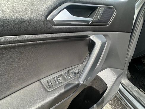 Used 2018 Volkswagen Tiguan SE w/ Panoramic Sunroof Package AWD/4WD image 32