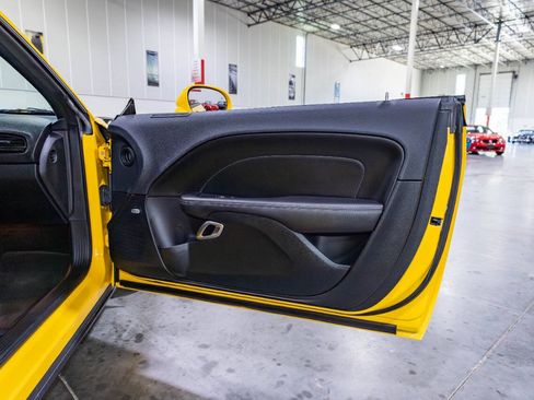 Used 2017 Dodge Challenger R/T Scat Pack w/ Leather Interior Group RWD image 29