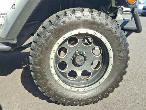 Used 2015 Jeep Wrangler Unlimited Sahara AWD/4WD image 6