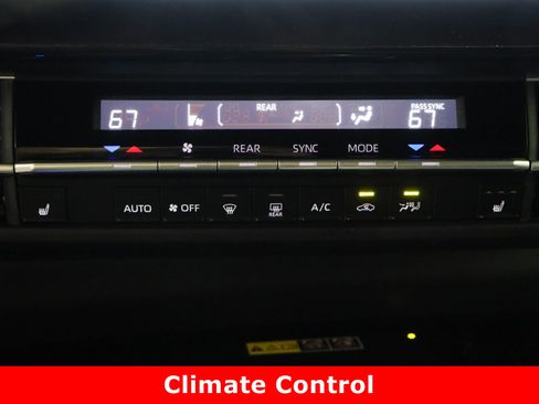 Used 2025 Toyota Sienna XLE Woodland Edition image 20