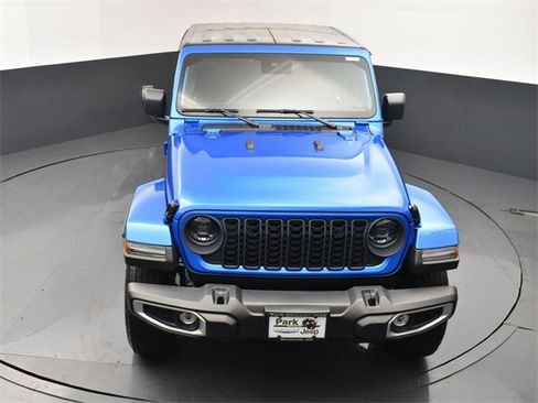 New 2025 Jeep Gladiator Sport image 13