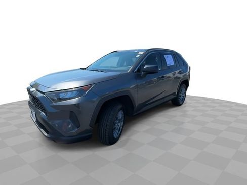 Used 2021 Toyota RAV4 LE AWD/4WD image 4