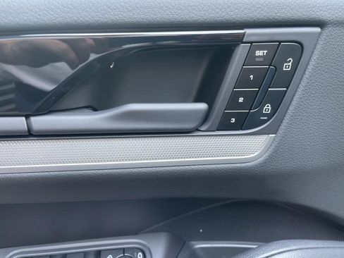 New 2025 Porsche Cayenne image 25