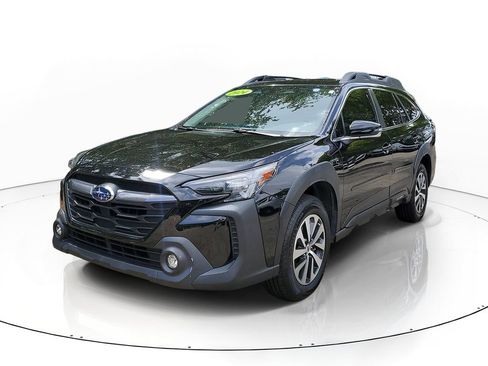 Used 2024 Subaru Outback Premium AWD/4WD image 3