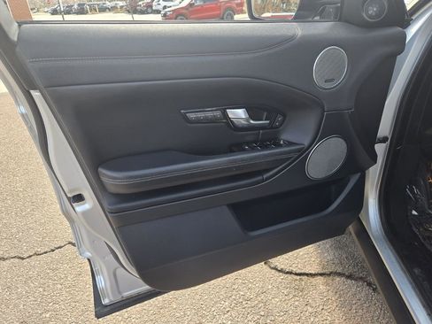 Used 2018 Land Rover Range Rover Evoque SE Premium image 14