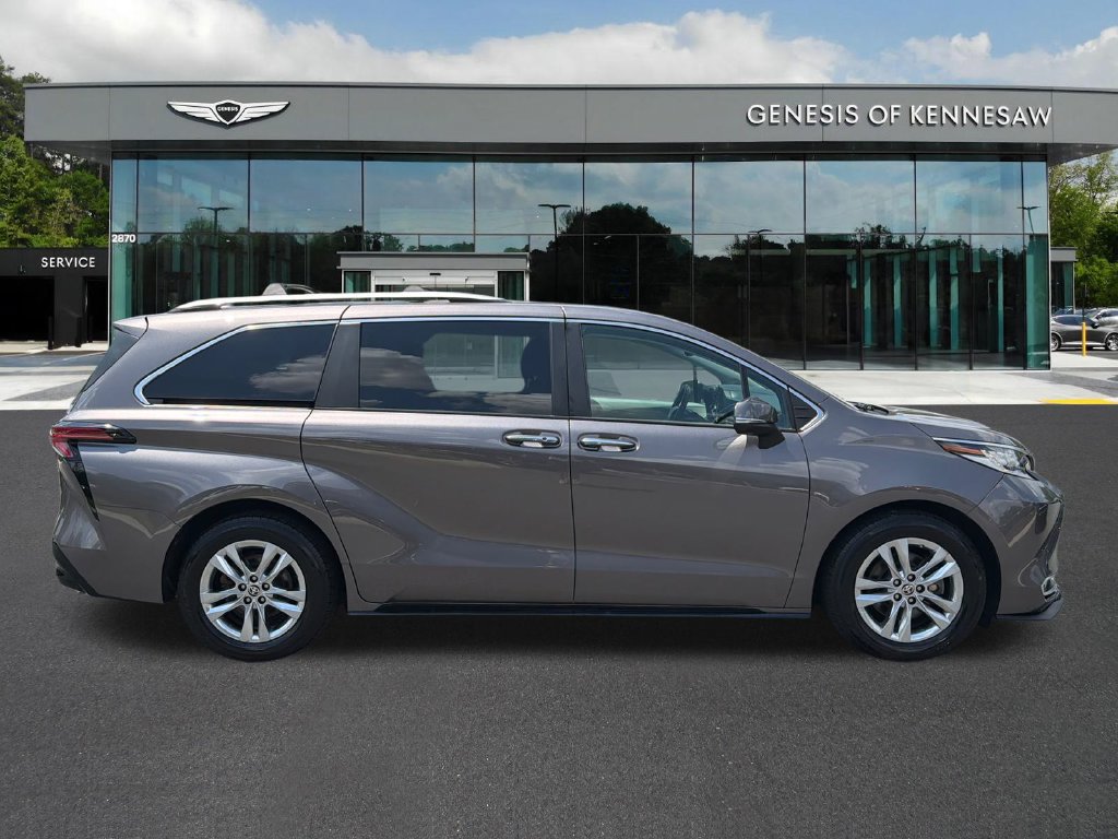 Used 2022 Toyota Sienna Limited AWD/4WD image 9