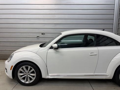 Used 2013 Volkswagen Beetle TDI FWD image 3