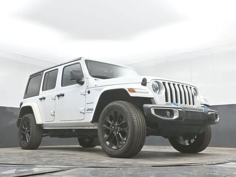 Used 2023 Jeep Wrangler Unlimited Sahara AWD/4WD image 27