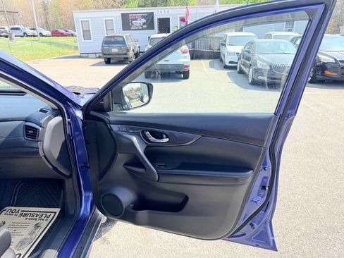 Used 2018 Nissan Rogue SV image 9