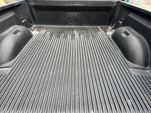 Used 2017 RAM 1500 Express image 25