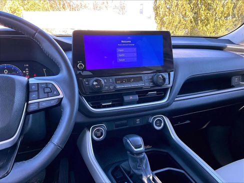 Used 2024 Toyota Grand Highlander XLE image 19