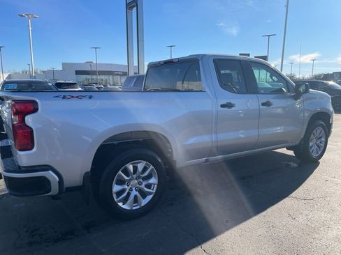 Used 2022 Chevrolet Silverado 1500 Custom image 2