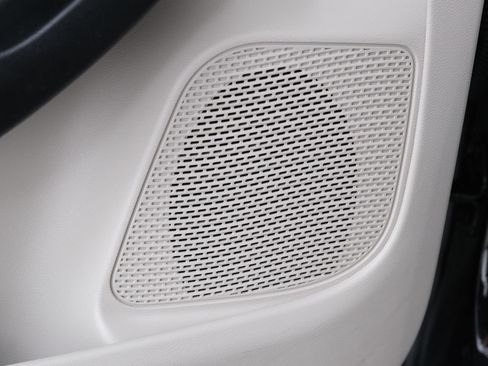 Used 2022 Chrysler Pacifica Touring-L FWD image 25