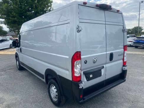 Used 2023 RAM ProMaster 2500 w/ Driver Convenience Group FWD image 2