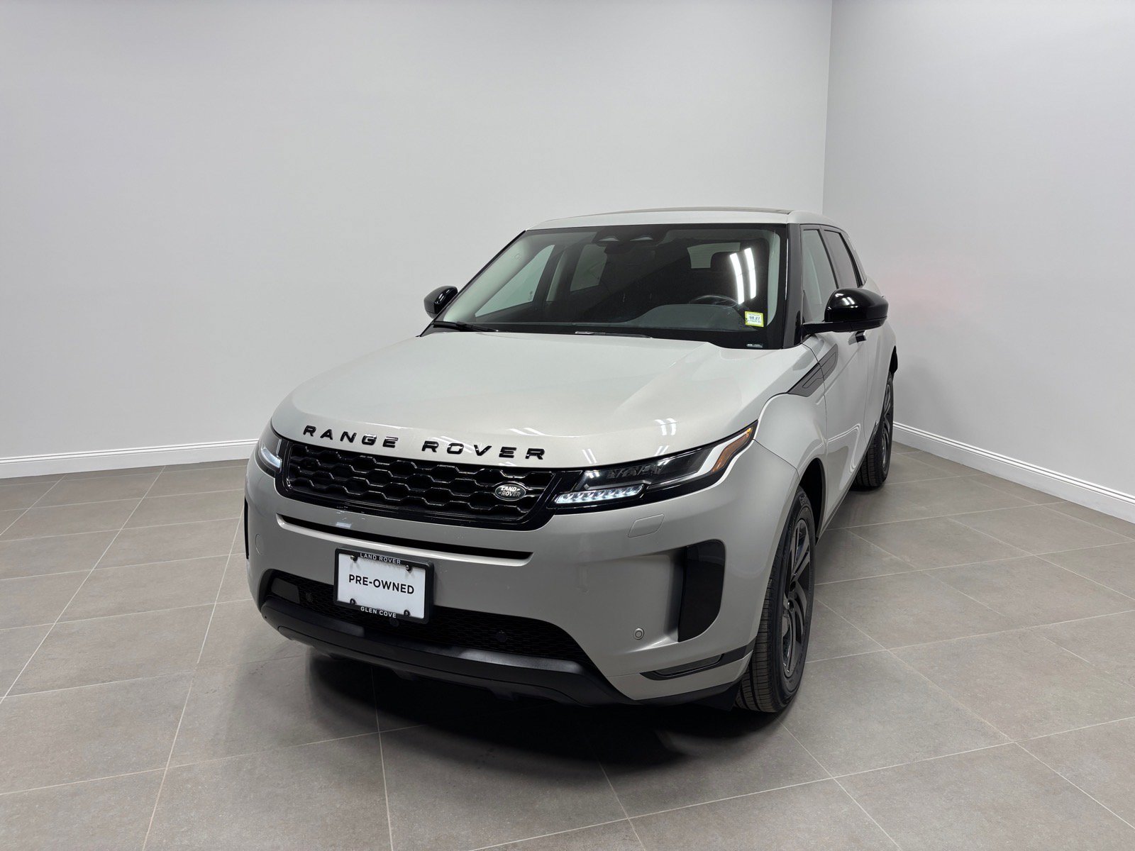 Used 2023 Land Rover Range Rover Evoque S AWD/4WD image 2