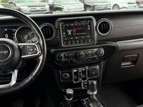 Used 2021 Jeep Wrangler Unlimited Sahara w/ Uconnect 4C Nav & Sound Group AWD/4WD image 23