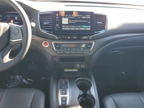 Used 2022 Honda Pilot TrailSport image 14