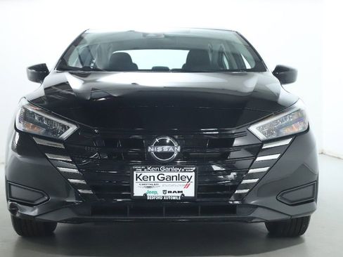 Used 2025 Nissan Versa SV FWD image 5
