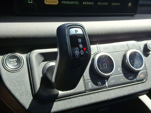 Used 2024 Land Rover Defender 110 X-Dynamic SE image 24