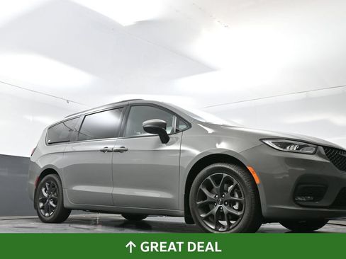 Used 2023 Chrysler Pacifica Touring-L w/ Uconnect Theater Family Group AWD/4WD image 28