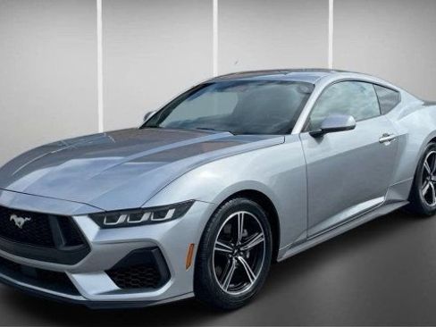 Used 2024 Ford Mustang Coupe RWD image 3