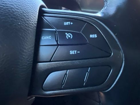 Used 2020 Dodge Charger SXT RWD image 16