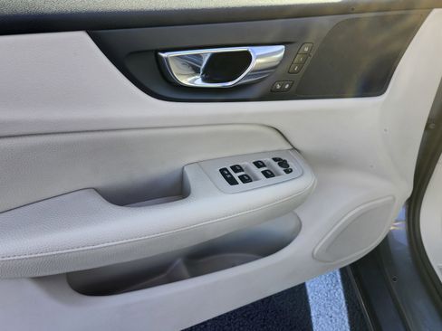 Used 2021 Volvo S60 T5 Momentum image 19